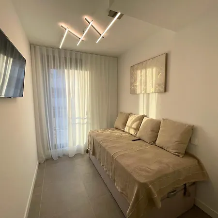דירה Modern 3-bedroom With Padel And Pool Access קלפה